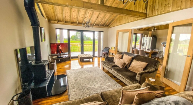 4bed Lodge Sleeps8-pet Friendly-hot Tub-log Burner