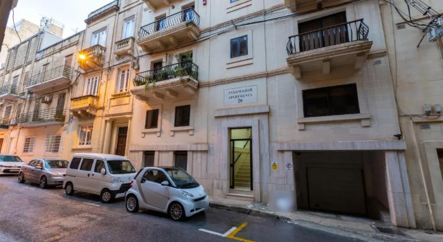 Sliema Charming: 3BR Apartment Near the Beach by 360 Estates