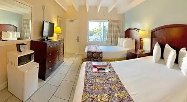 Четырёхместный номер Standard Sunrise Inn On The Beach