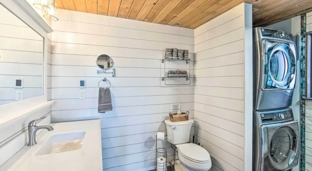 Коттедж Alpine Retreat w/ Hot Tub & Mountain Views!