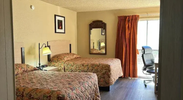 Четырёхместный номер Standard American Inn & RV Park