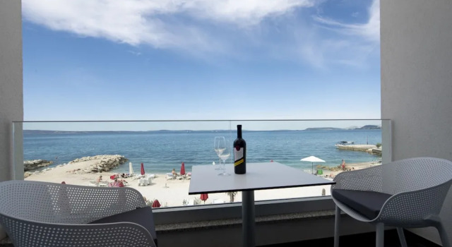 Двухместный номер Deluxe с балконом Beachfront Villa Mediteran