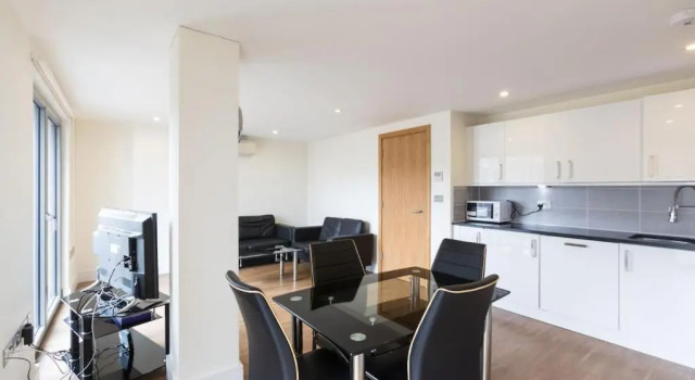 Modern 2 Bed 2 Bath Apartment Hyde Park, Varaa Huoneisto Asunnot kohteessa Merseyside, Huoneisto