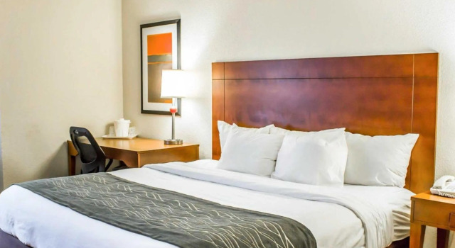 Кровать в общем номере Comfort Inn Fayetteville near Fort Bragg