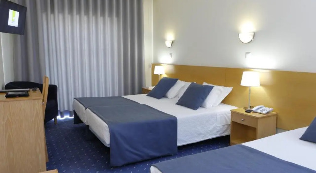 Трёхместный номер Standard Cova da Iria Hotel