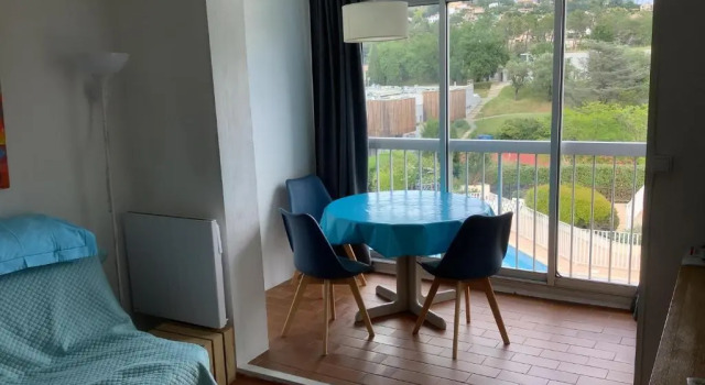 Au calme dans hameau fleuri joli Studio 3 pers piscine parking wi-fi