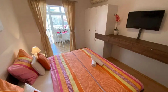 Apartments Kovač, Забронировать Апартаменты/квартира Отели Макарска с парковкой, рядом с Францисканский монастырь, Парковка