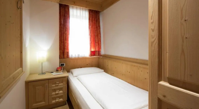Residence Mugun, Забронировать Отель Бадия Корвара-ин-Бадия, рядом с Кресельный подъёмник Костес-да-л'Эга (нижняя станция)