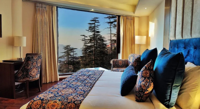 Люкс Executive Royale Retreat Hotel & Spa Near Mall Road