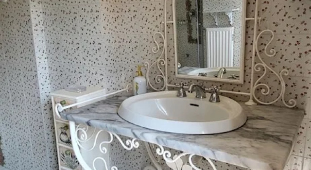 villa la quiete, Забронировать Вилла Коттеджи Вико-Экуенсе, рядом с Железнодорожный вокзал Сеяно компании Circumvesuviana, Коттедж