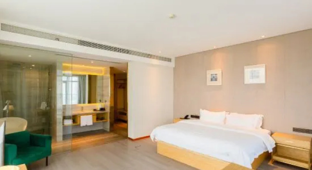 Люкс Deluxe с балконом и с видом на город ibis Styles Wenzhou Heart Workshop