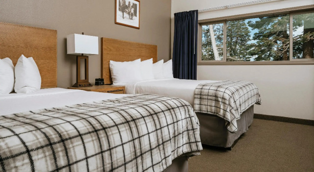 Четырёхместный номер Standard Mammoth Mountain Inn