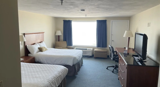 Четырёхместный номер Standard с балконом и с видом на океан Hampton House Hotel