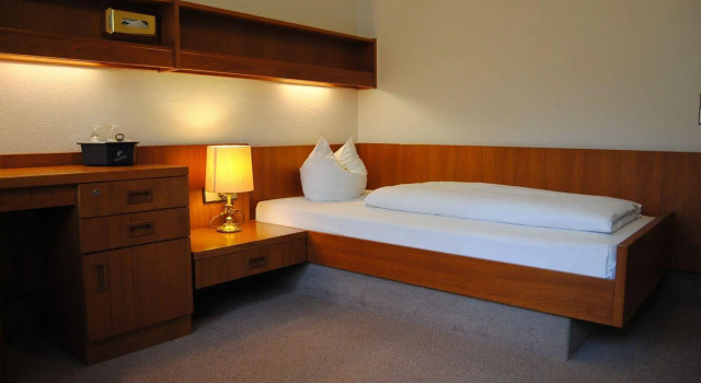 Parkside-Hotel, Boek Hotel Unterliederbach Frankfurt