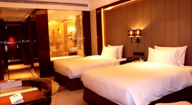 Wyndham Grand Plaza Royale Xianglin Shaoyang, Book Hotel Hoteller i Shaoyang med pool, Swimmingpool