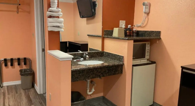 Четырёхместный номер Standard Budget Motel