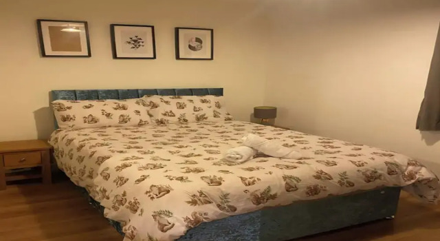 Luxurious Home Tottenham Court Road CharingCross Leicester Square, Забронировать Отель Отели Лондона с парковкой, рядом с Набережная Виктории, Парковка