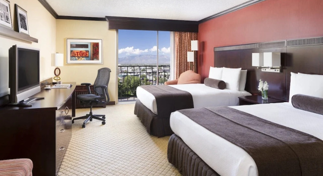 Номер Standard с балконом Crowne Plaza Albuquerque by IHG