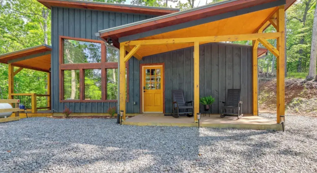 Коттедж 4 Mi to Dtwn Ellijay: Cabin w/ Pool & River Access