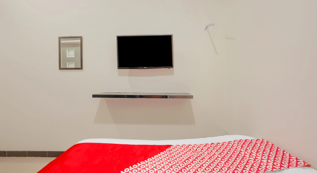 Двухместный номер Standard Gangnam Style Residence Mitra RedDoorz near MERR Surabaya
