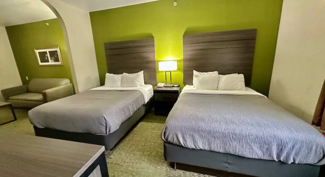 Люкс Quality Suites San Antonio Brooks City Base