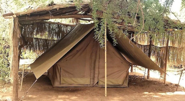 Samburu Riverside Camp, Prenota Hotel Hotel a Archers Post con parcheggio, Parcheggio