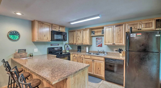 Коттедж Expansive Cotter Cabin on White River w/ Deck!