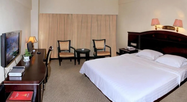 Wuzhou New Century Hotel, Book Hotel Hotels in Wuzhou with Parking, Parking