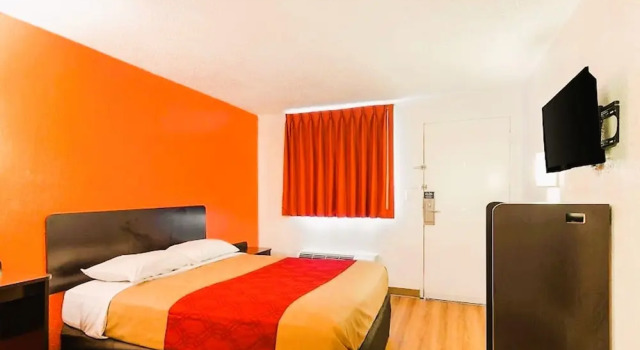 Motel 6 Mobile North, Boek Motel Hotels in Alabama met parkeren, Parkeren