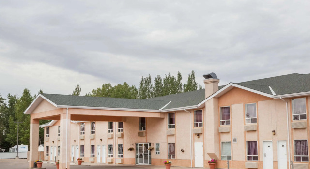 Days Inn by Wyndham Taber, Varaa Mini-hotelli Hotellit Southern Alberta pysäköinnillä, Pysäköinti