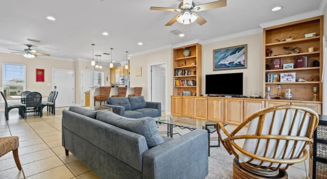 Off The Hook - Very Private Lot With Amazing Gulf Views Perfect For Your Family Beach Vacation 4 Bedroom Home by RedAwning, Prenota Casa vacanze Hotel a Alabama con parcheggio, Parcheggio