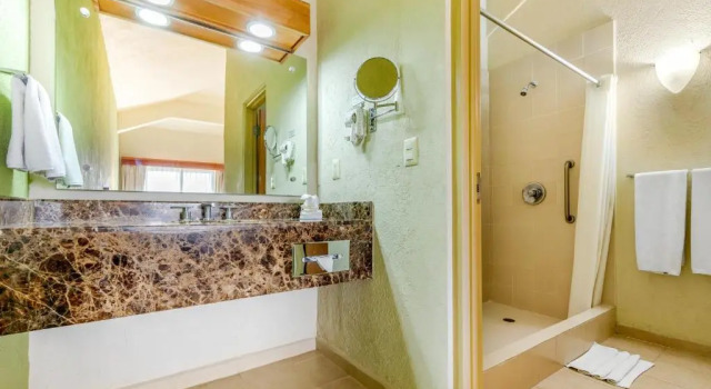 Люкс Comfort Inn Puerto Vallarta Golfside & Marina