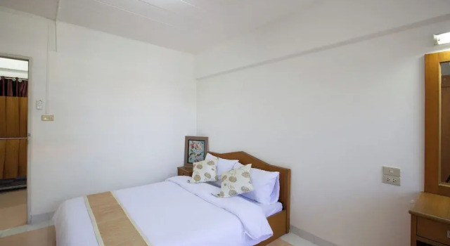 D haus Ngamwongwan Residence, Забронировать Отель Отели Нонтхабури с парковкой, Парковка