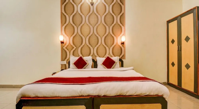 OYO 22110 Hotel Karni Palace, Забронировать Отель Отели штата Раджастхана с парковкой, Парковка