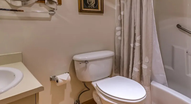 Четырёхместный коттедж с 2 комнатами Abigails Bed and Breakfast Inn