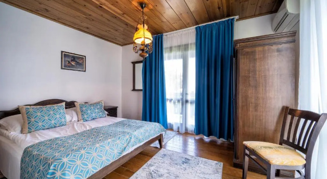 Двухместный номер Standard с балконом и с красивым видом из окна Hotel Complex Zlatnata Ribka