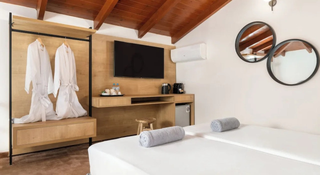 Двухместный люкс Executive с видом на бассейн Costa Lindia Beach Resort