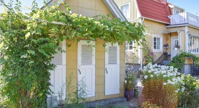 Stunning Home in Ronneby With 1 Bedrooms and Internet, Boek Hotel Ronneby Blekinge