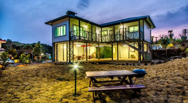 Коттедж с 2 комнатами Jeju Myung House
