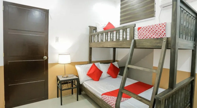 OYO 447 Jill's Residences
