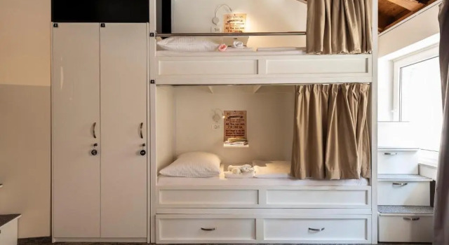 Кровать в общем номере (женский номер) Downtown Boutique Hostel
