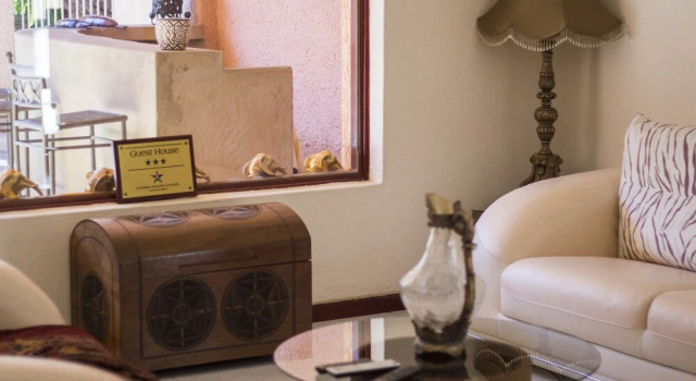 Ravinala Guest House, Boek Pension Houghton 