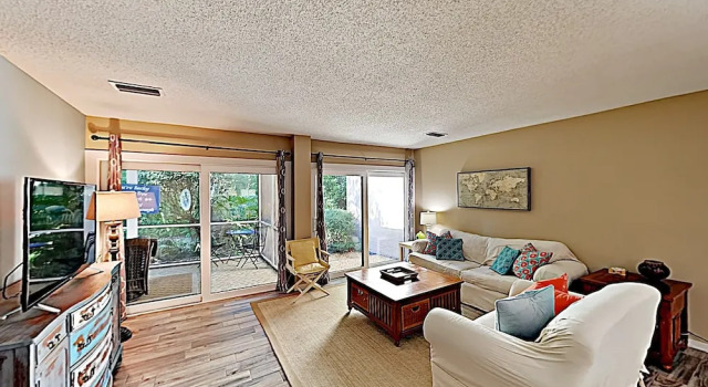 New Listing! Wooded Sanctuary On Golf Course W/pool 2 Bedroom Condo