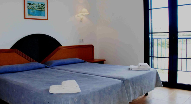 Bimbolla Apartaments, Rezerwuj Hotel Hotele w Minorka z parkingiem, Parking