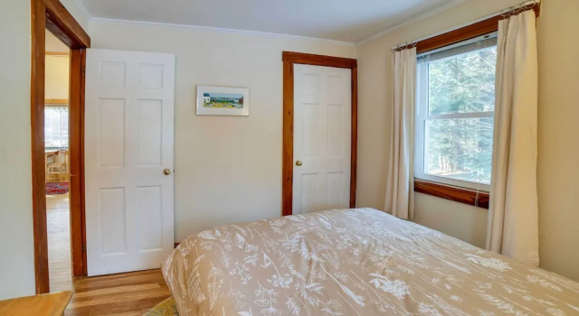 Коттедж с 3 комнатами с балконом Lakefront Bradford Cottage w/ Dock, Near Skiing!