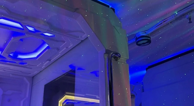 Кровать в общем номере Bmax Spacepods