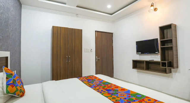 FabExpress Vinayak Palace
