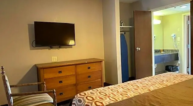 Люкс с 2 комнатами с красивым видом из окна Mountain Vista Inn & Suites