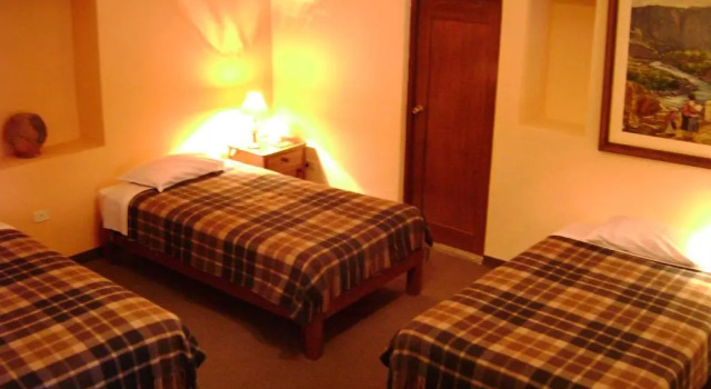 Кровать в общем номере Hotel Vallehermoso