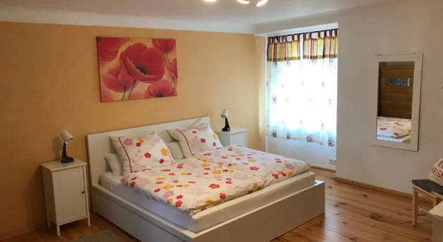 Sanierte möblierte Altbauwohnung am Waldrand für bis zu 6 Personen, Book Apartment Borkheide 